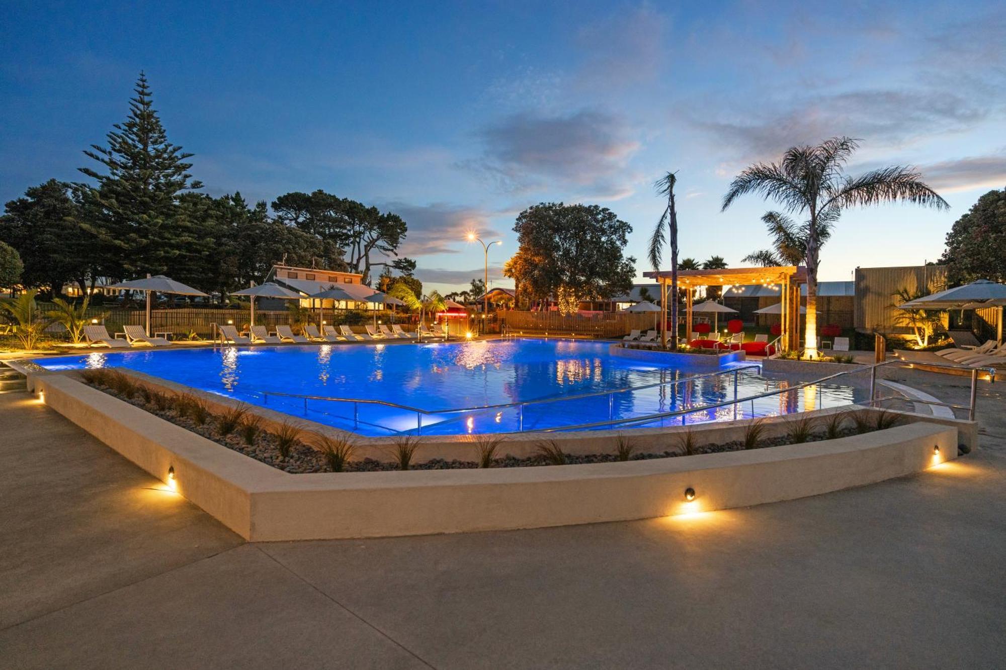 Tasman Holiday Parks - Papamoa Beach Exterior photo The pool at the hotel