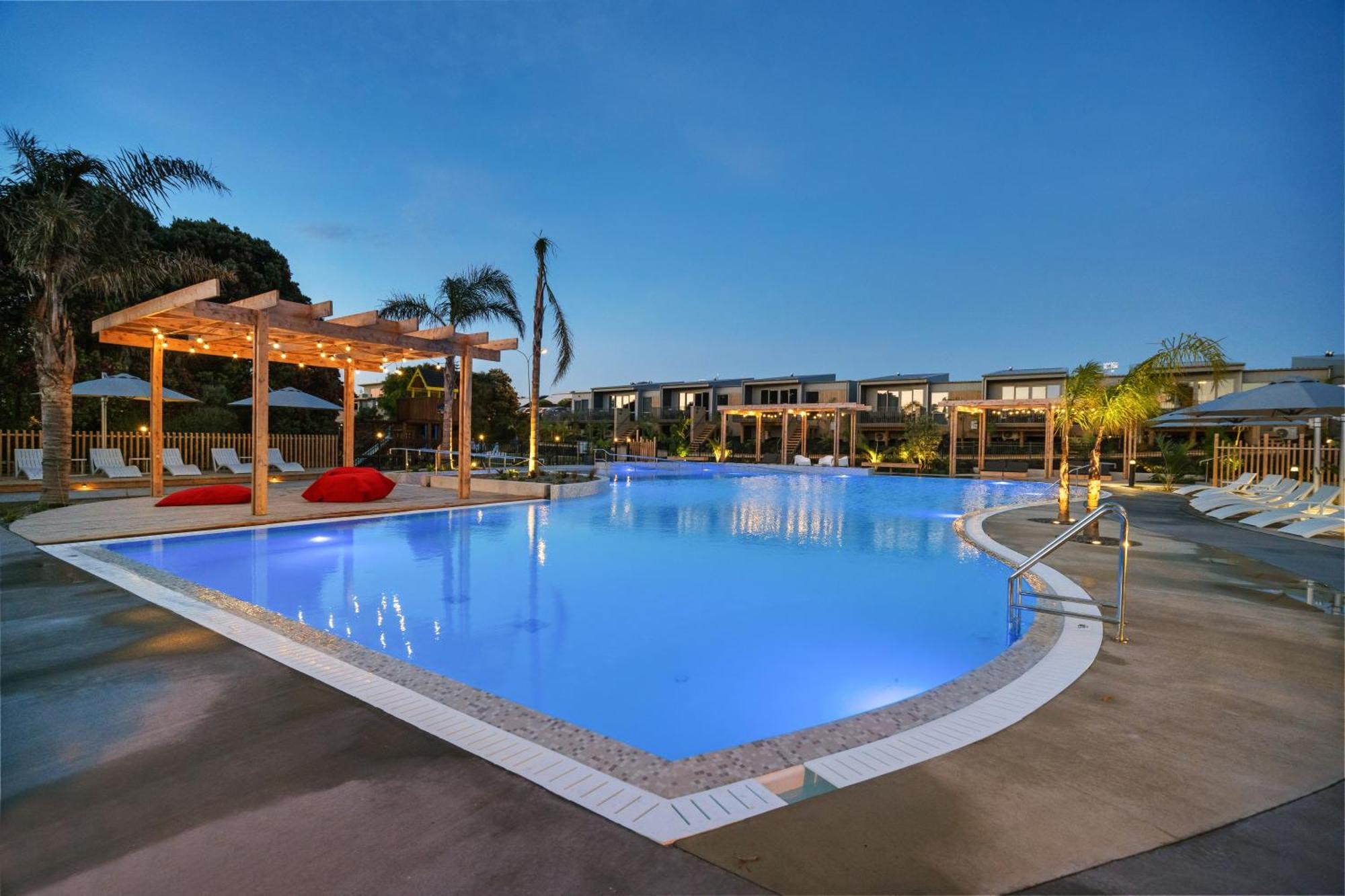Tasman Holiday Parks - Papamoa Beach Exterior photo The swimming pool at the resort