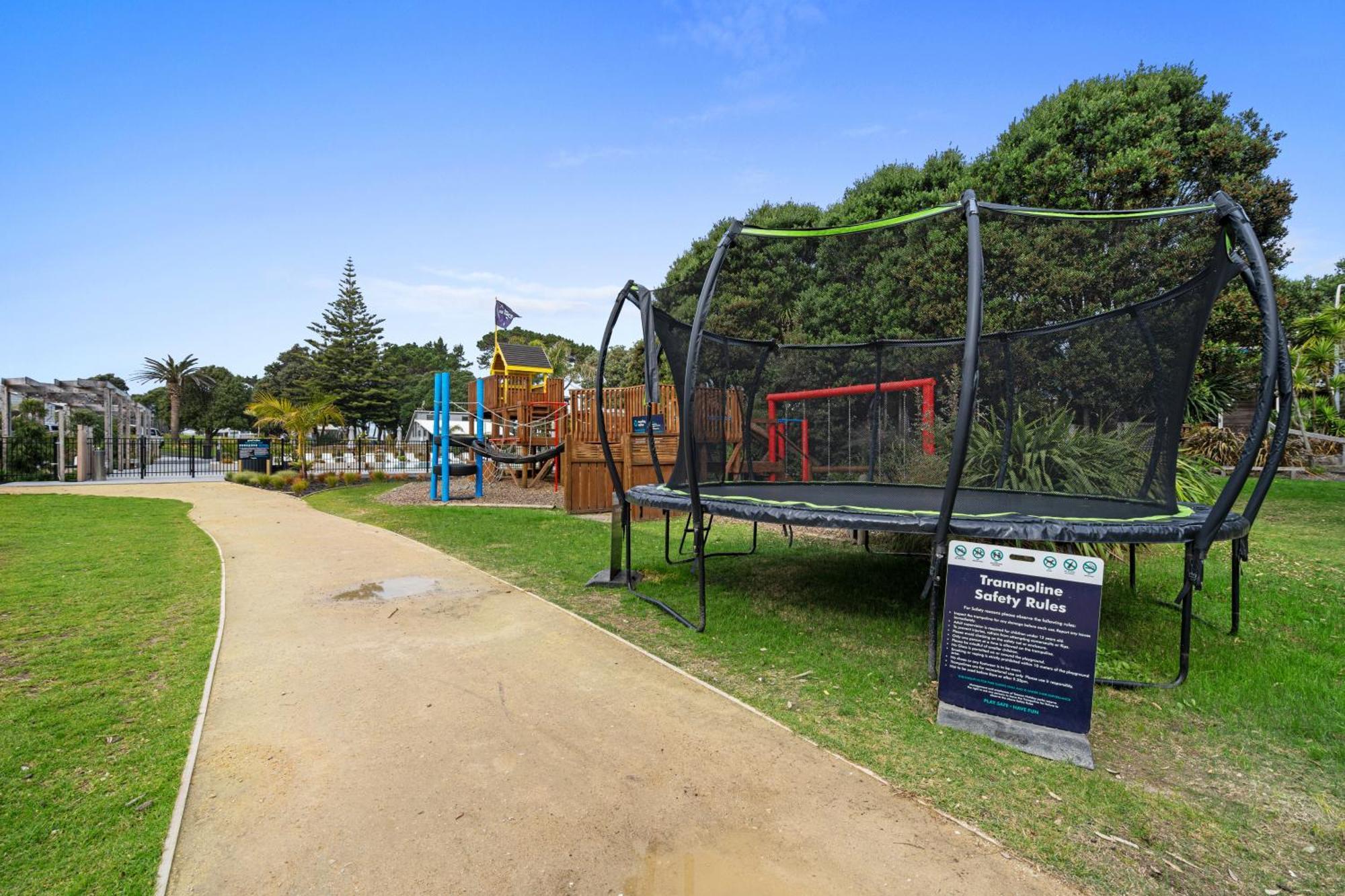 Tasman Holiday Parks - Papamoa Beach Exterior photo Playground at the park