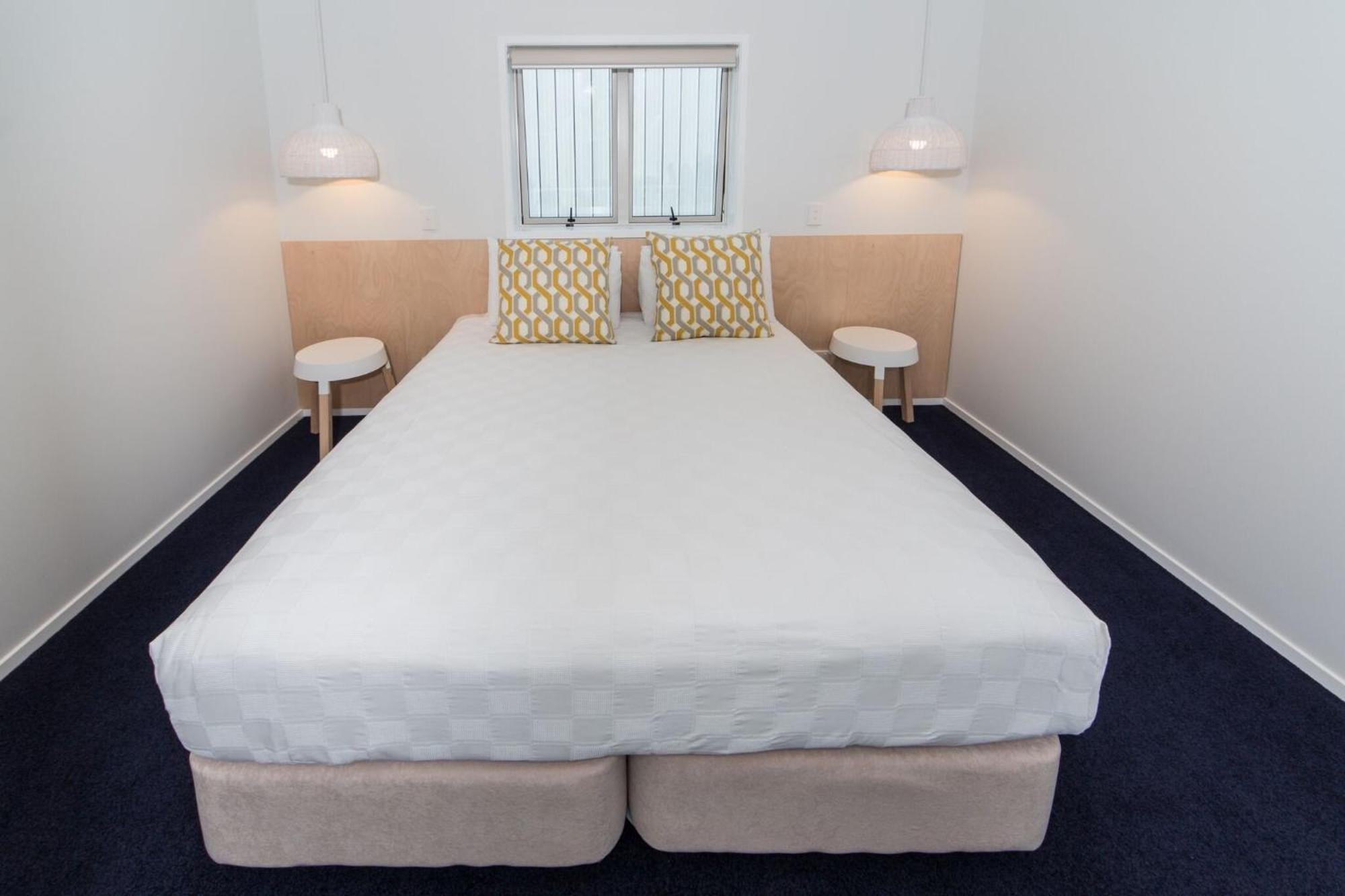 Tasman Holiday Parks - Papamoa Beach Exterior photo A double bed