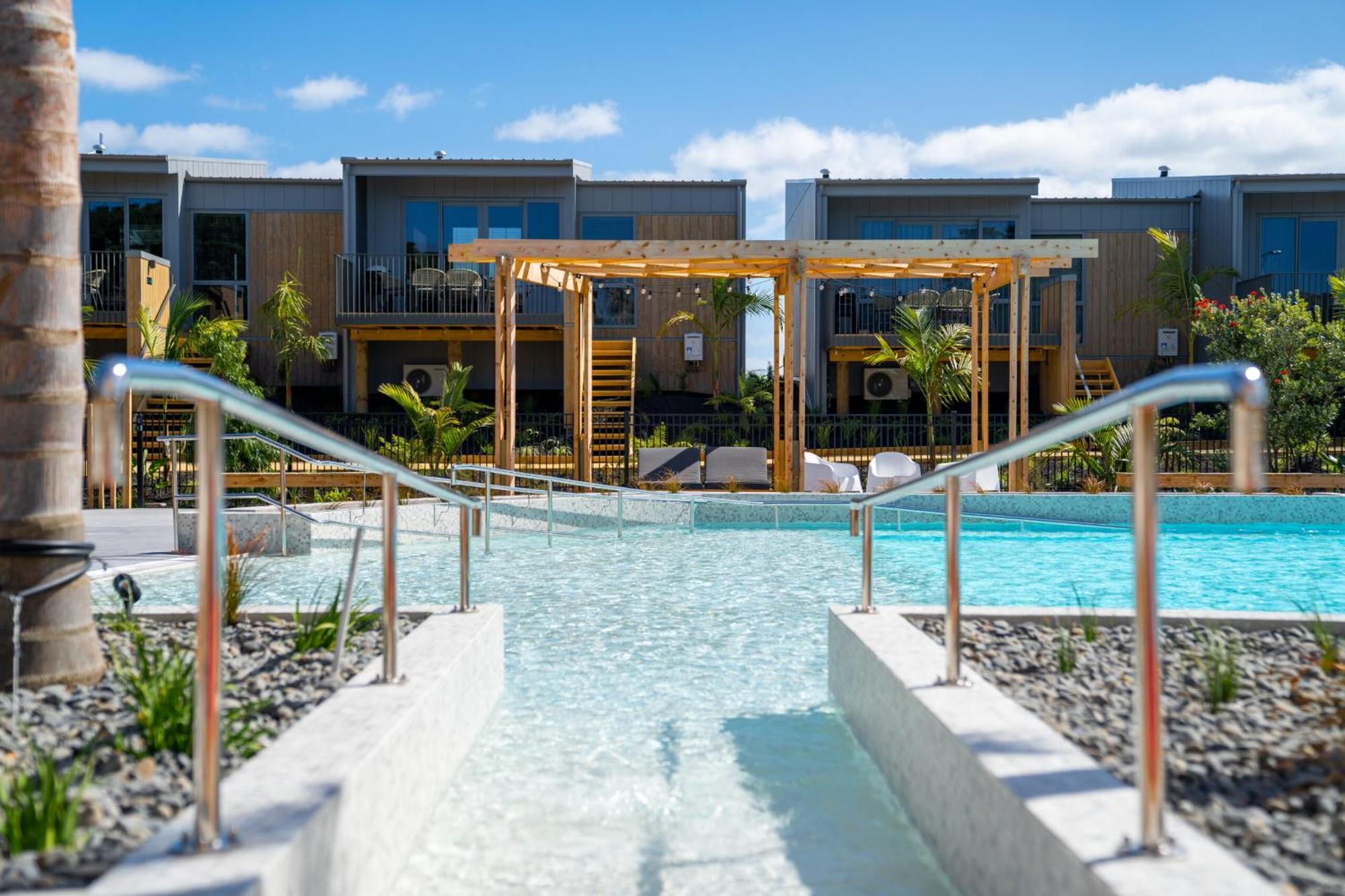 Tasman Holiday Parks - Papamoa Beach Exterior photo The swimming pool at the resort