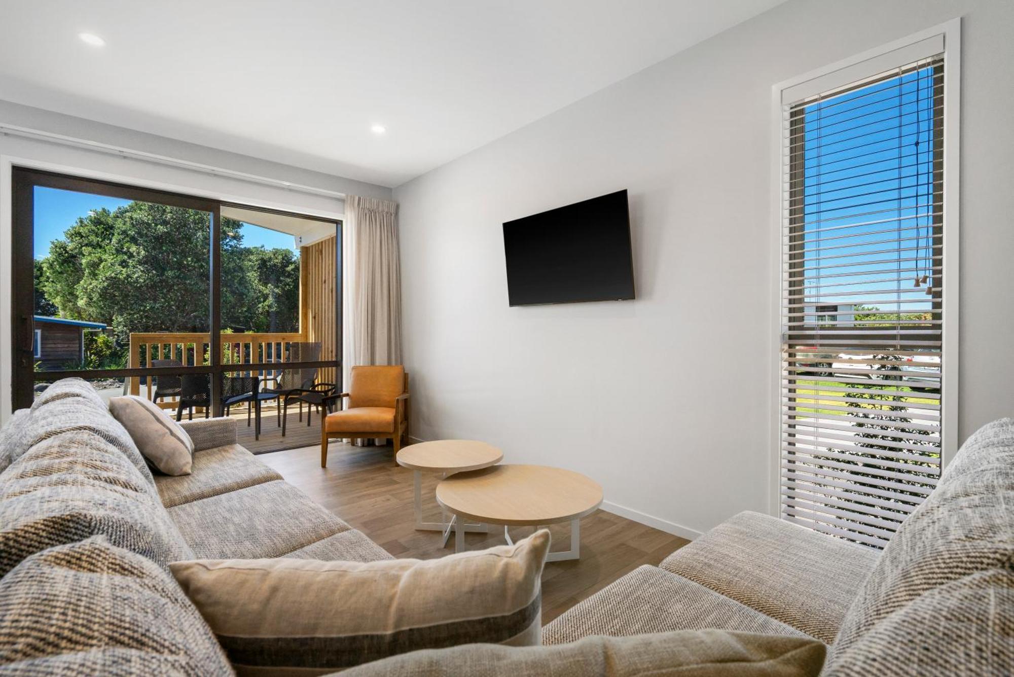 Tasman Holiday Parks - Papamoa Beach Exterior photo Living room with plantation shutters