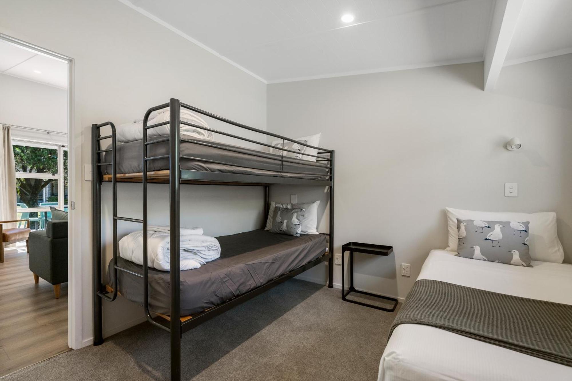 Tasman Holiday Parks - Papamoa Beach Exterior photo Bunk beds in a hotel room