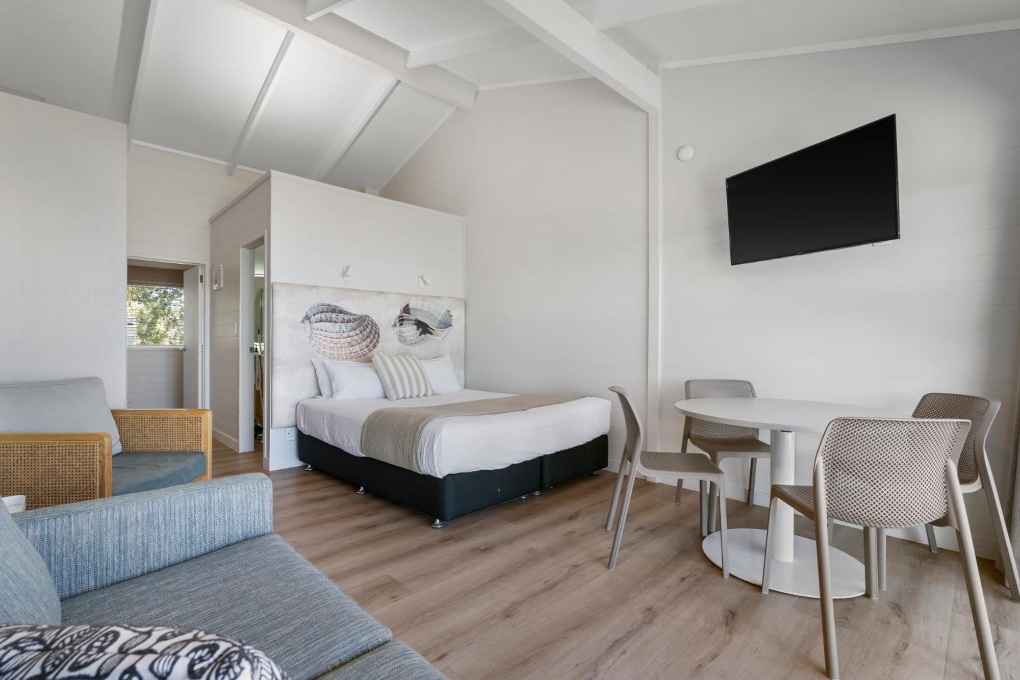 Tasman Holiday Parks - Papamoa Beach Exterior photo A typical studio apartment
