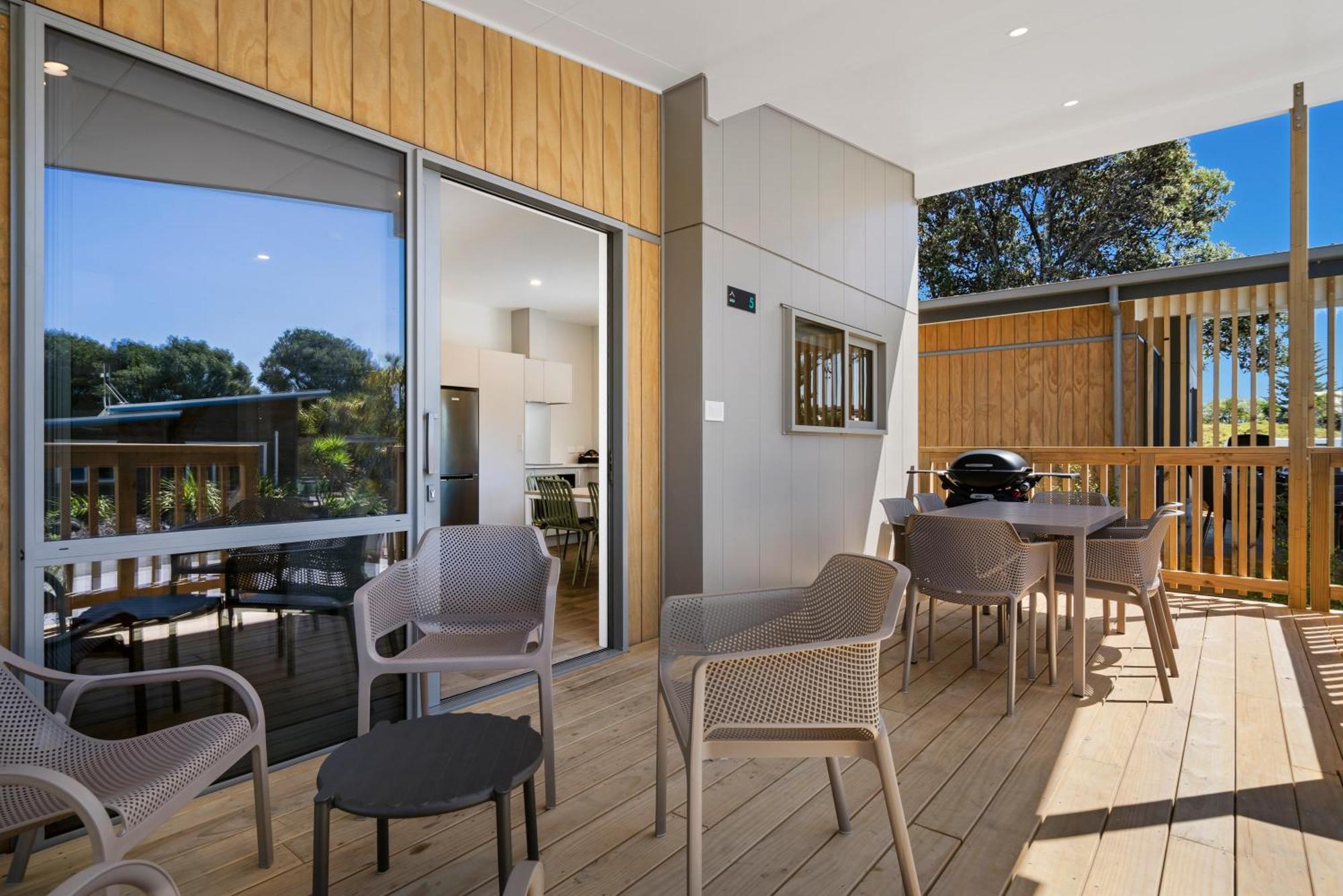 Tasman Holiday Parks - Papamoa Beach Exterior photo The Deck