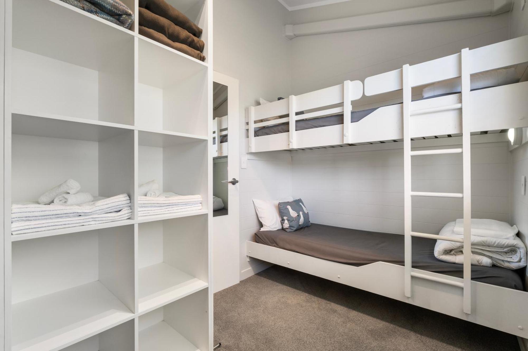 Tasman Holiday Parks - Papamoa Beach Exterior photo A bunk bed