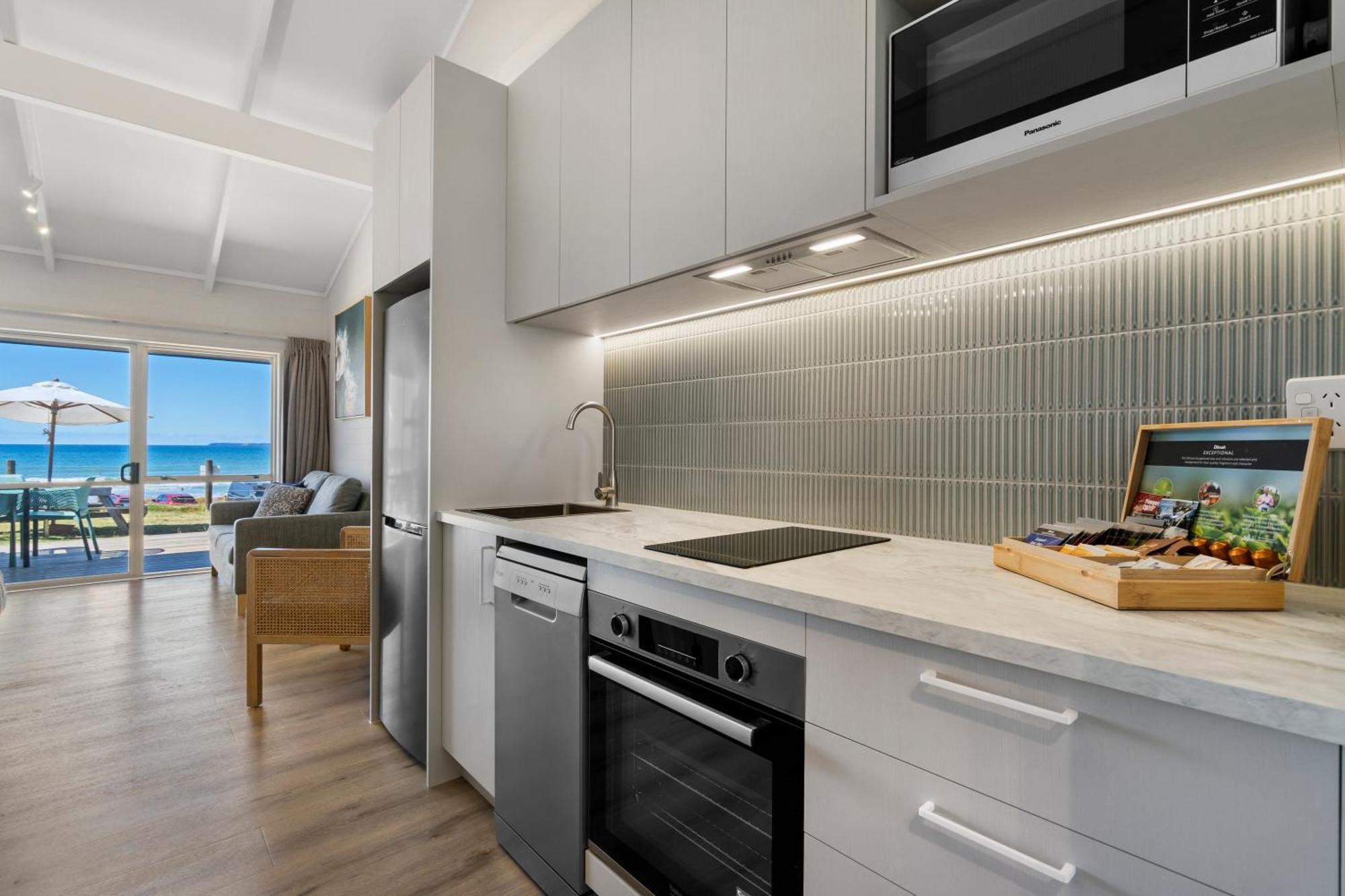 Tasman Holiday Parks - Papamoa Beach Exterior photo A modern kitchen